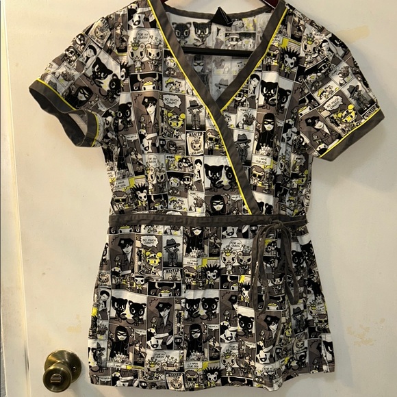 TOKIDOKI Graphic Yellow And Gray Print Scrub Top, Sz XS - Picture 1 of 9